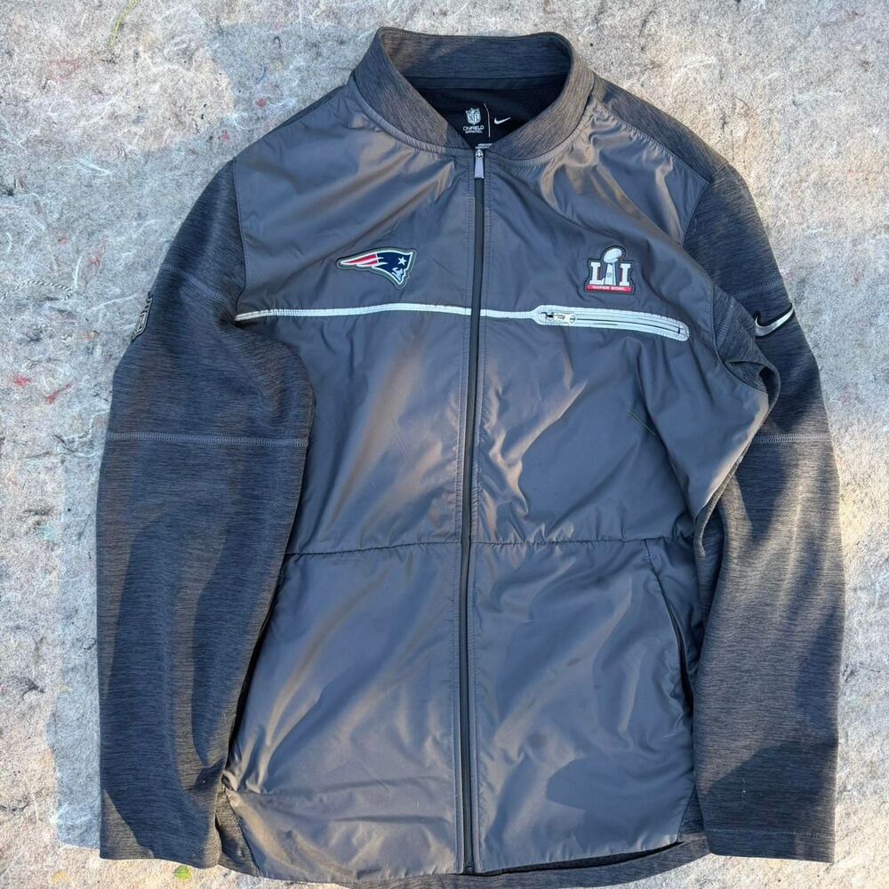 Nike Men's Grey and Black Jacket